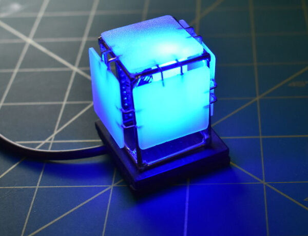 tiny circuit sculpture mantiene la guardia nocturna 5f1f7dac070df - Electrogeek
